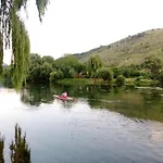 아파트 River House Buna