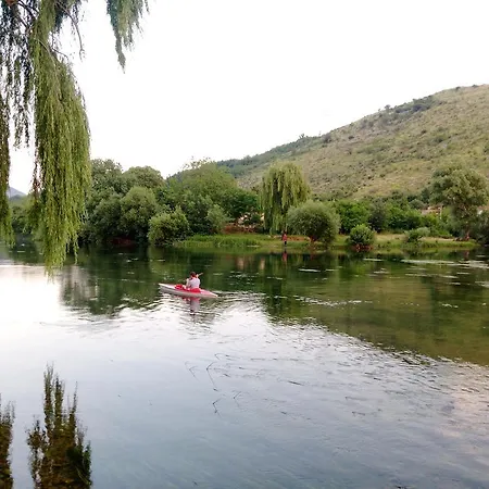 Apartment River House Buna